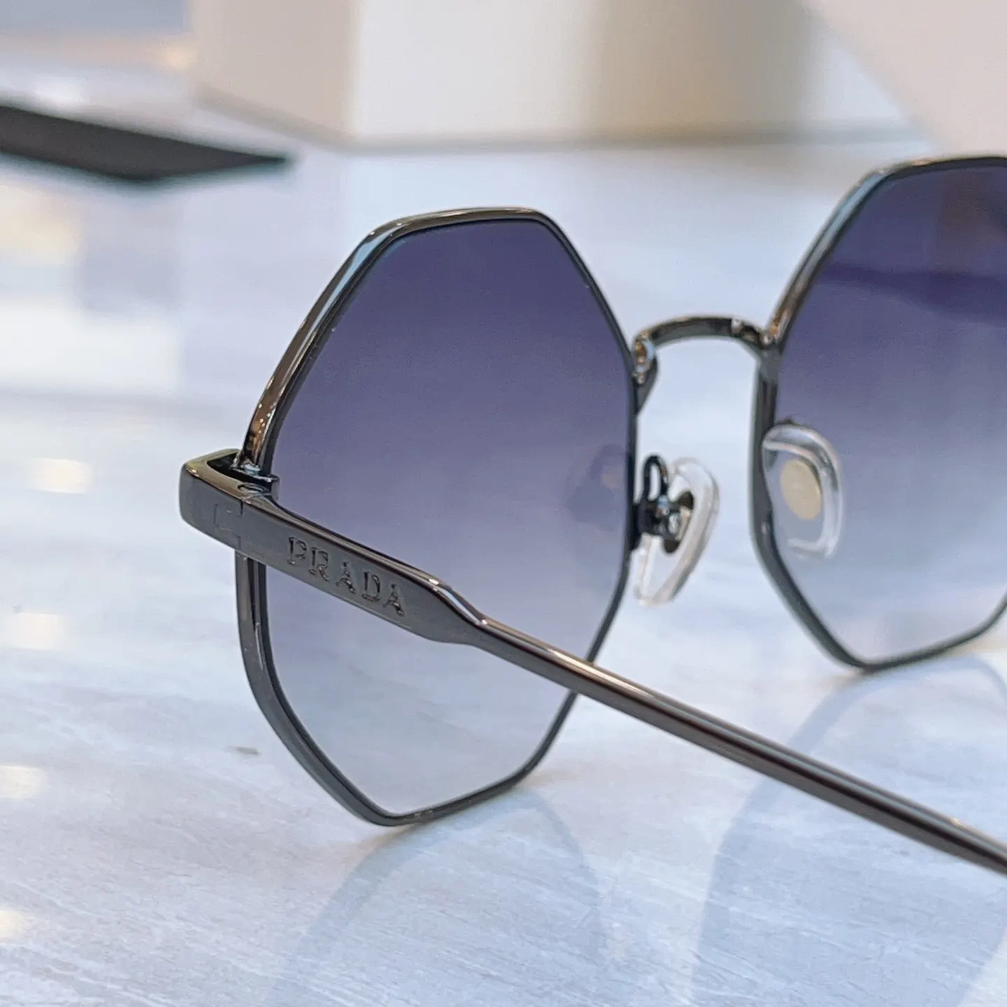 Prada OPR33F 太阳眼镜 時尚遮阳 太陽鏡
