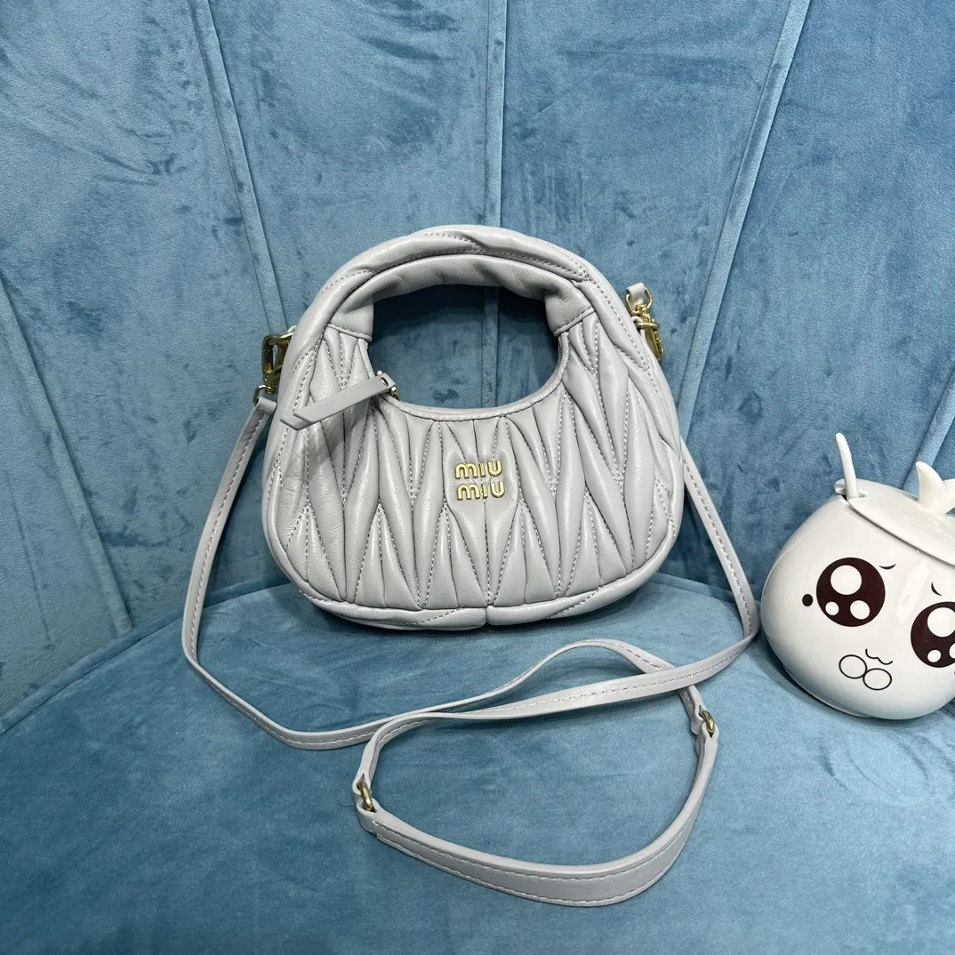Miu 羊皮 斜背包 輕便斜挎款