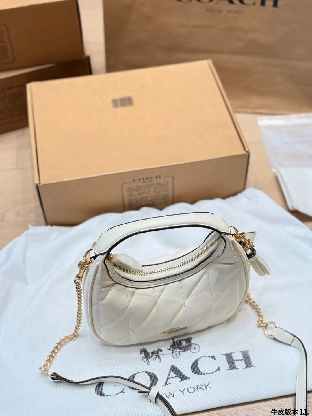 Coach 白色 奶白 牛皮 斜背包 輕便斜挎款