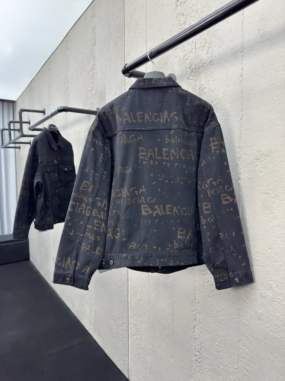 Balenciaga 黑色牛仔外套