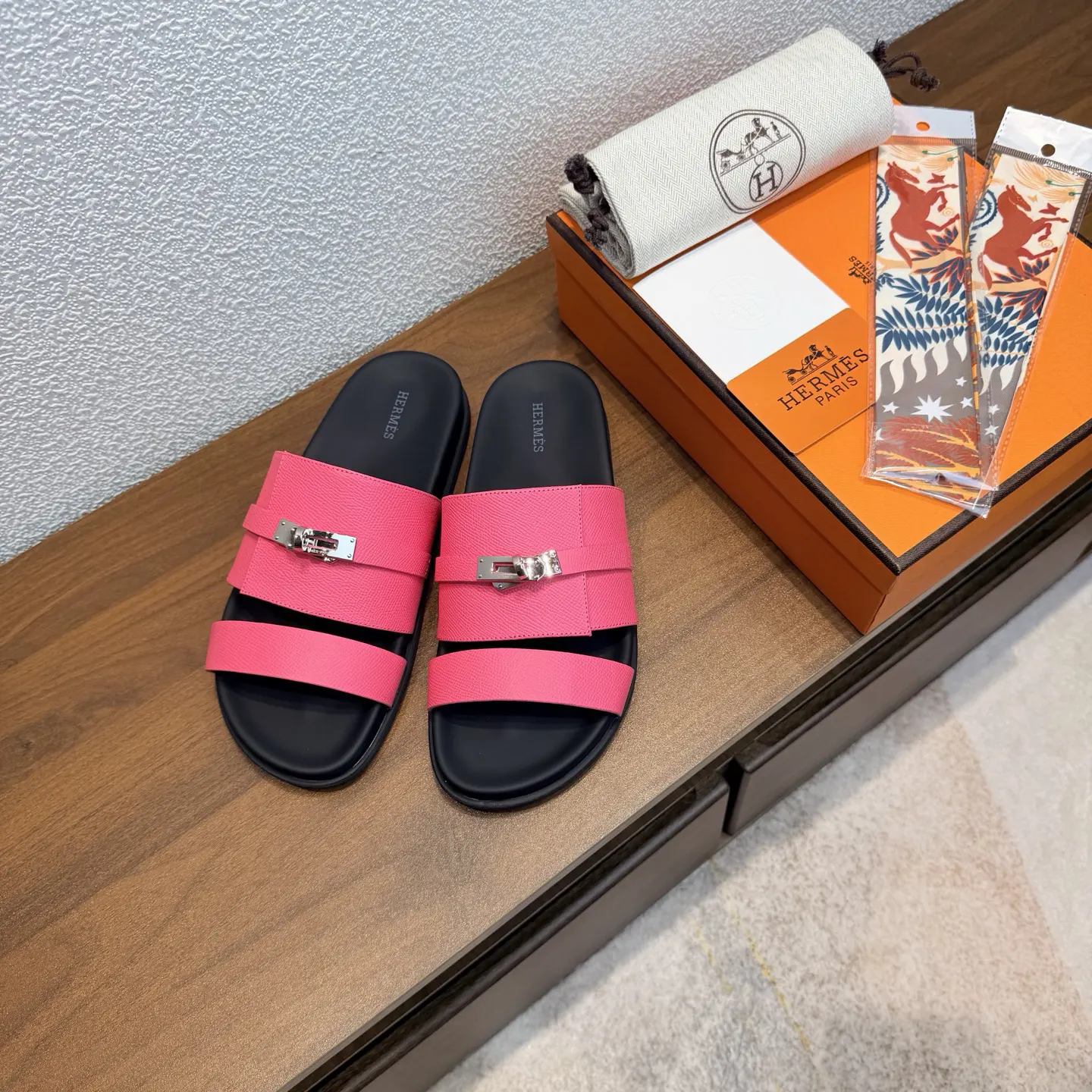 Hermès 经典 小牛皮 拖鞋 舒适