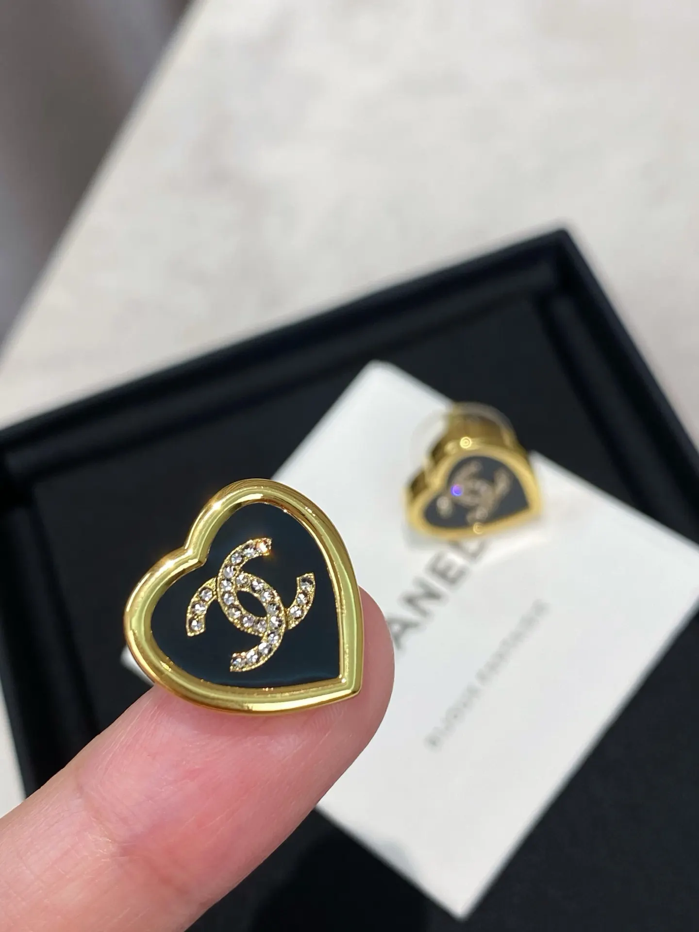 LV 黑金 爱心 耳钉 小巧点缀款