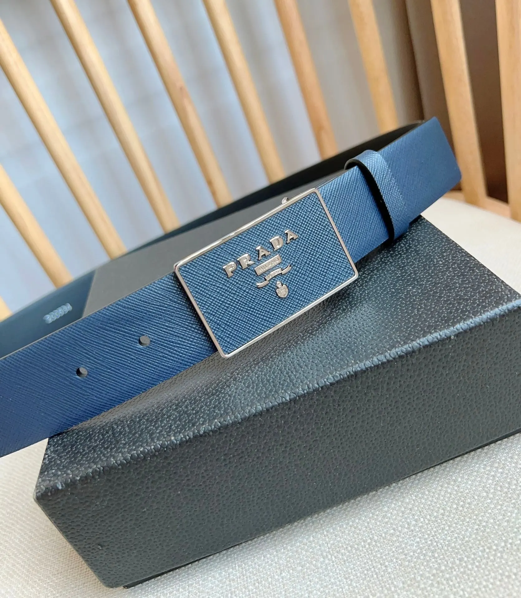 PRADA 皮革 Logo 金属标 腰带 通勤搭配款