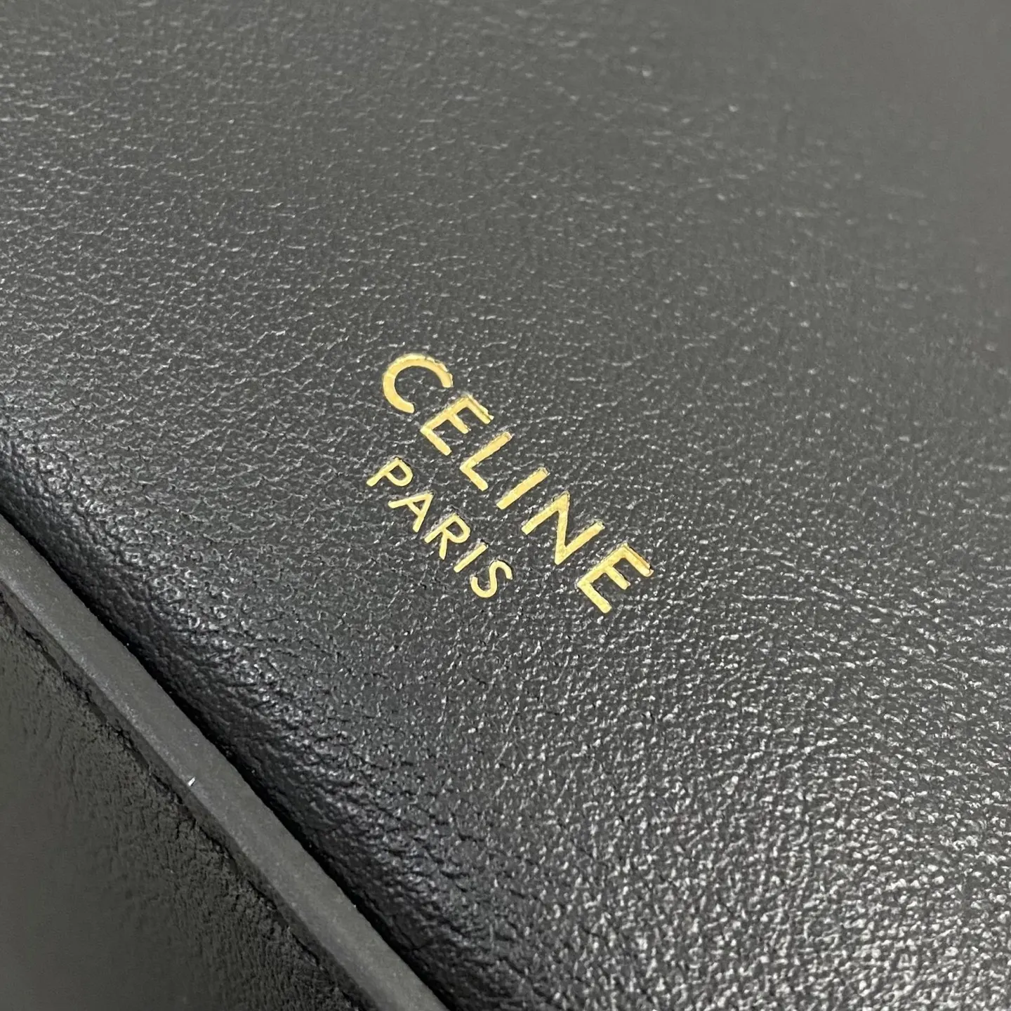 Celine Triomphe 黑色 金色 牛皮 單肩包 日常單肩背款