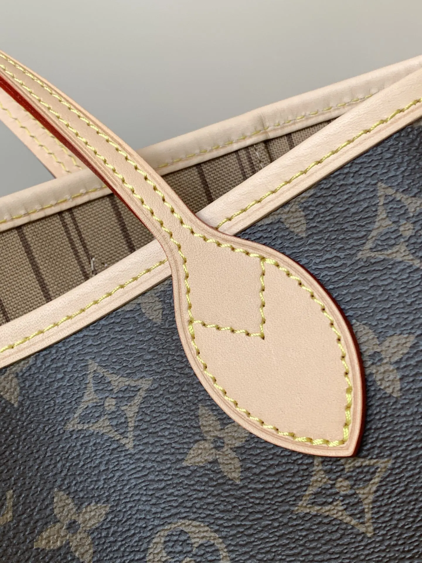 LV Neverfull 金色 牛皮 手拿包 精致手拿款