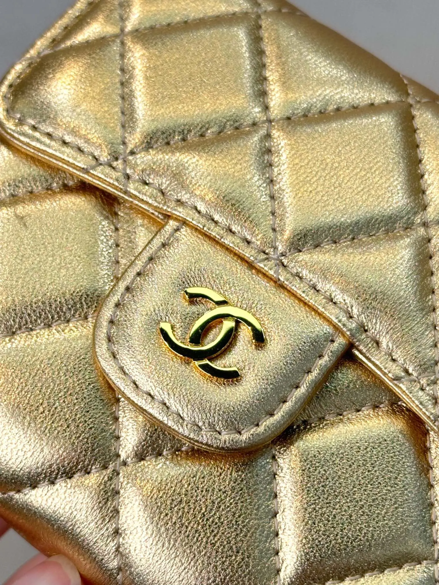 Chanel 金色菱格链条包 手拿装饰