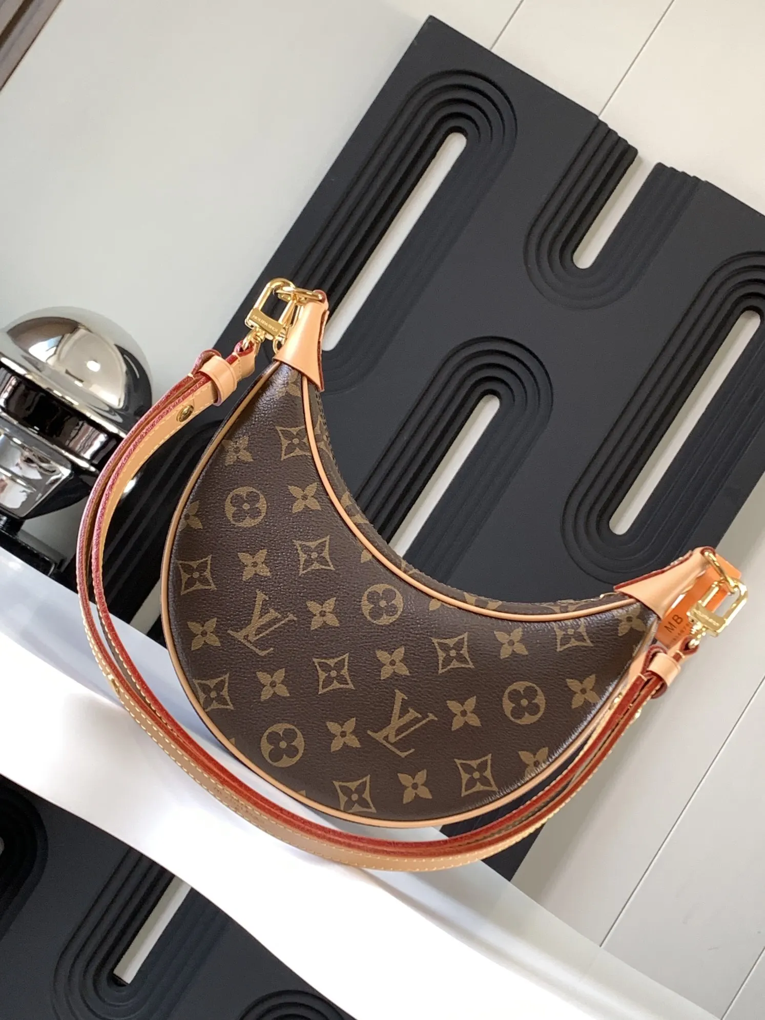 Louis Vuitton M81098 Hobo Bag