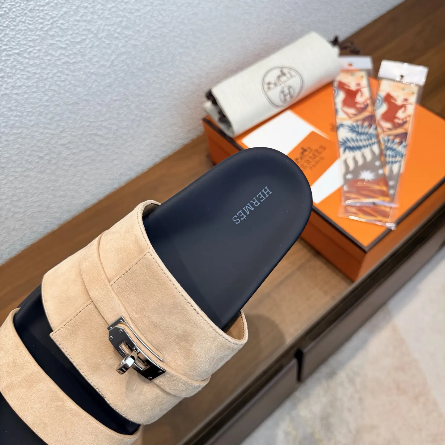 Hermès 经典 小牛皮 拖鞋 舒适