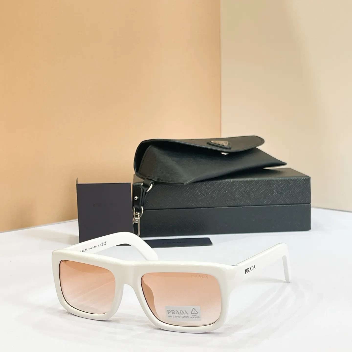 Prada SPR D11 太阳镜