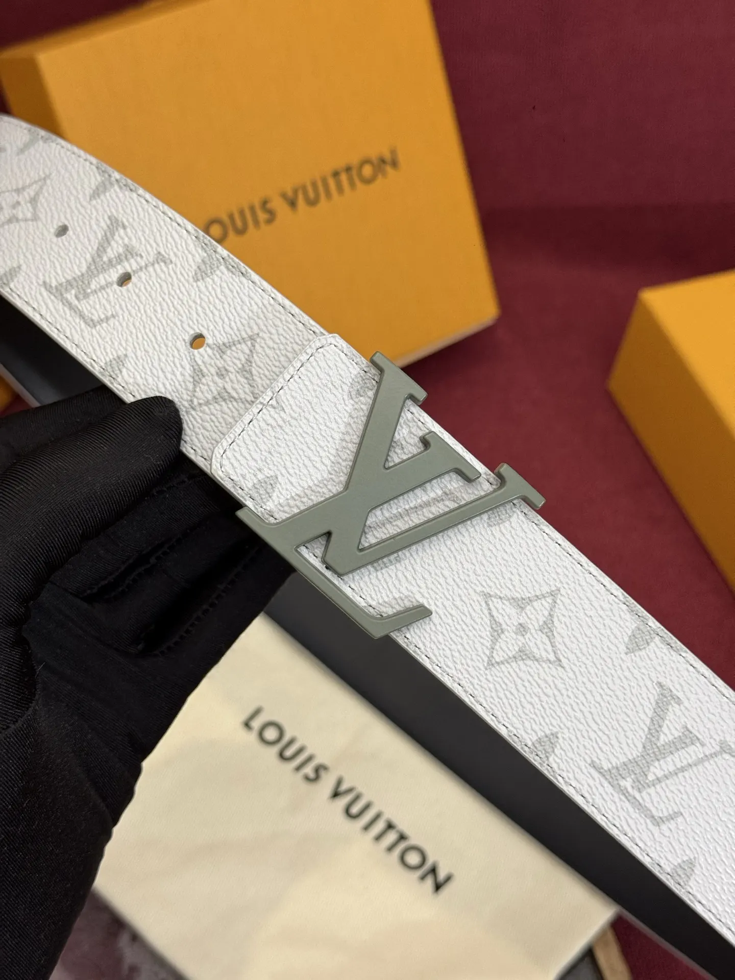 LV green, double-sided belt, business casual model Image 7 LV green, double-sided belt, business casual model Image 7