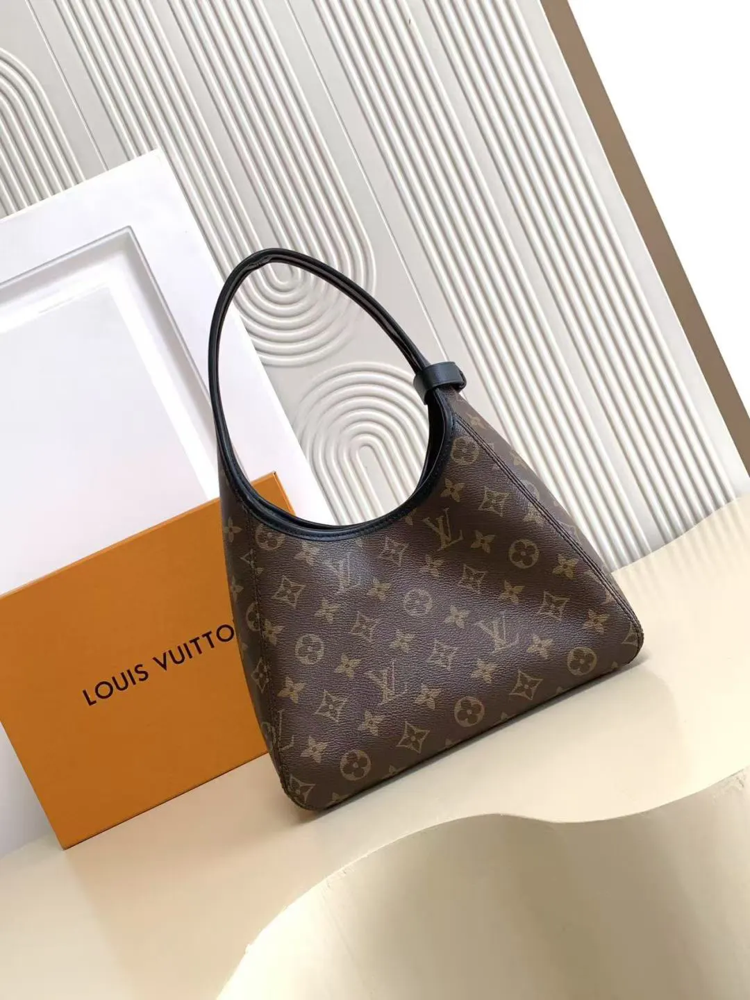 LV Classic Monogram Tote Bag Image 3 LV Classic Monogram Tote Bag Image 3