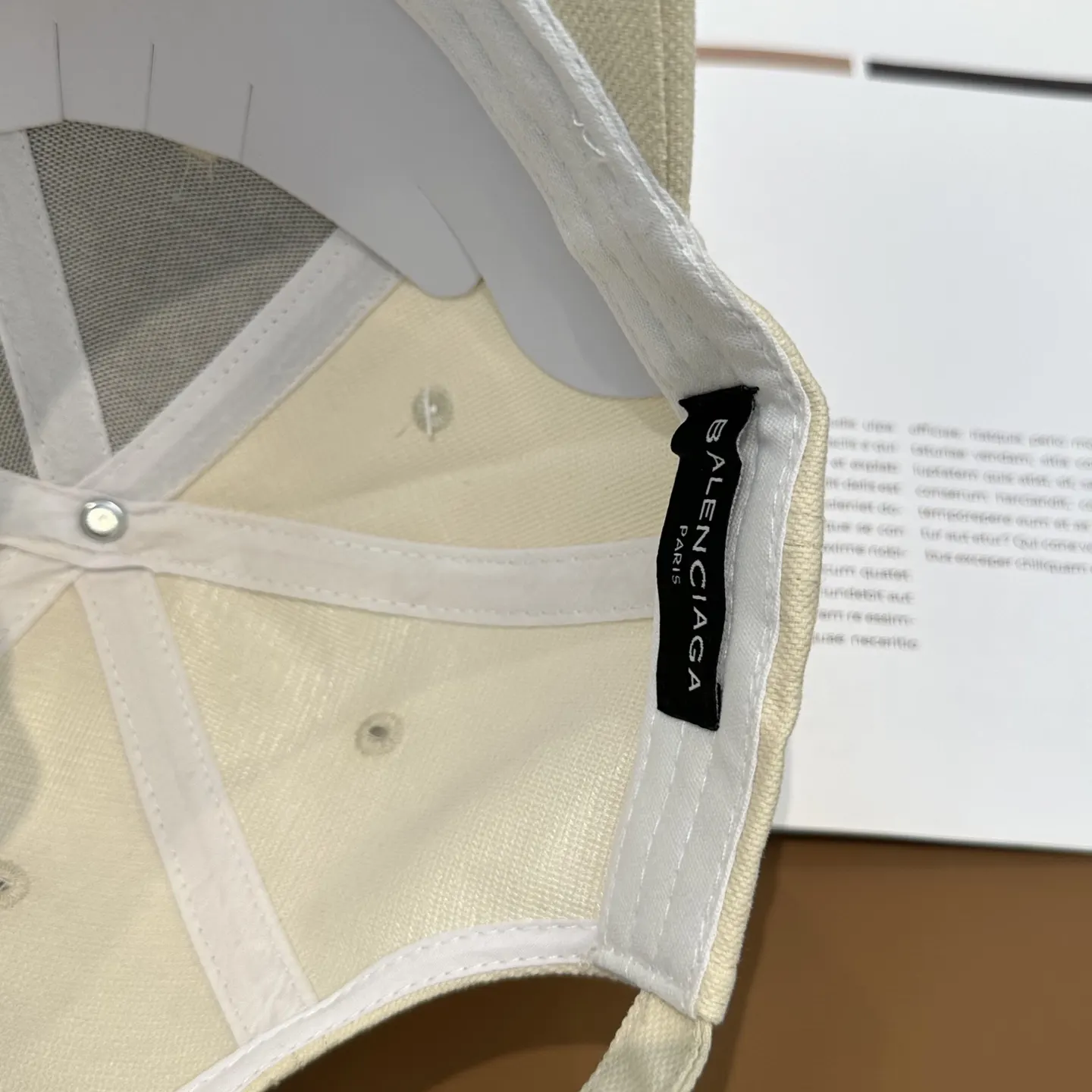 Balenciaga 棒球帽 精致搭配