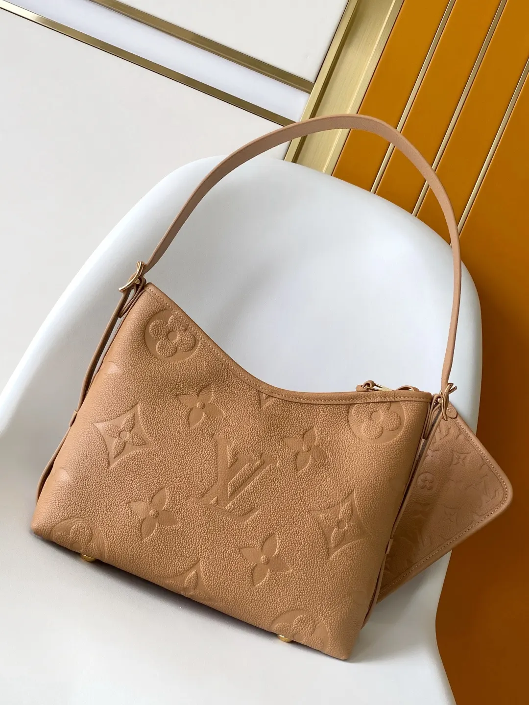 CarryAll 白色 米白 Mo手拿包 精致手拿款
