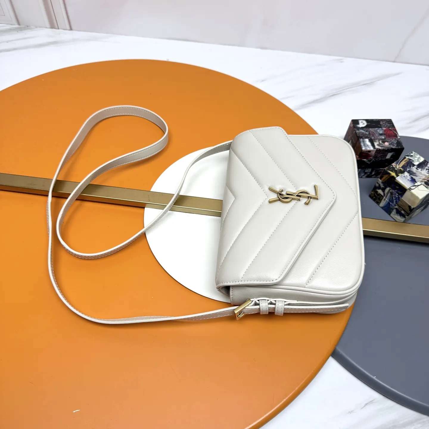 YSL 羊皮 斜挎包 精选款