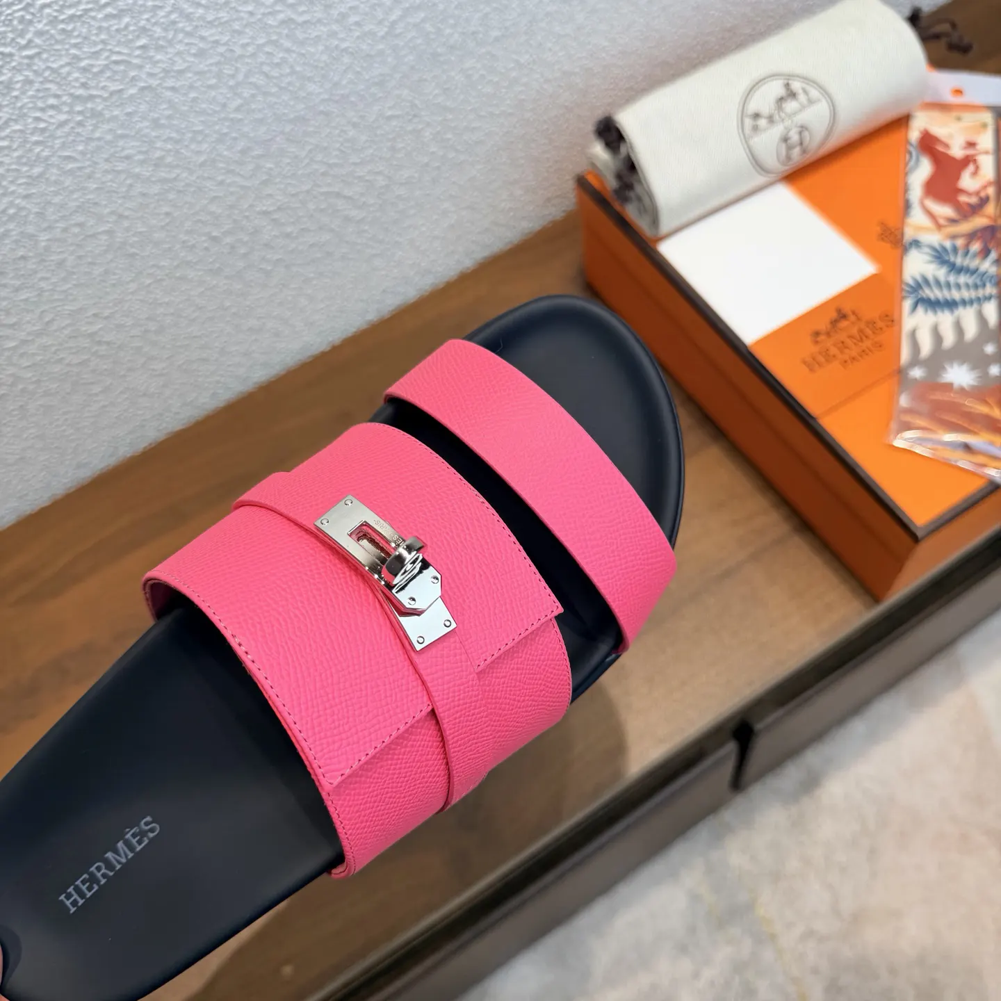 Hermès 经典 小牛皮 拖鞋 舒适