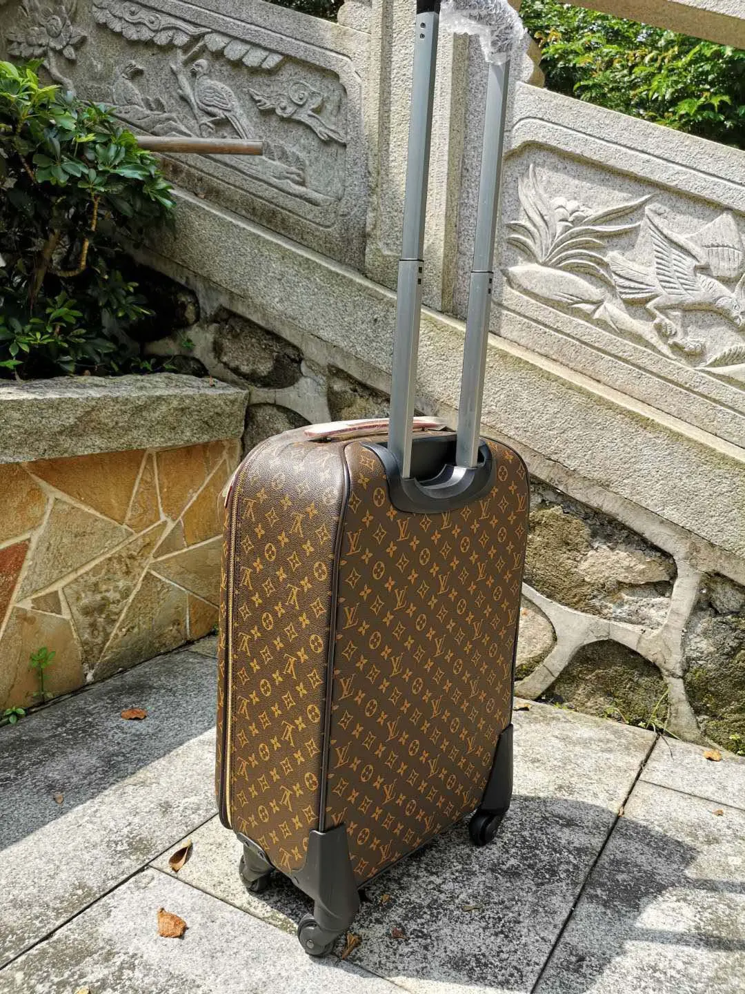 LV 產品 实 行李箱 旅行拉杆款 輕便出行款