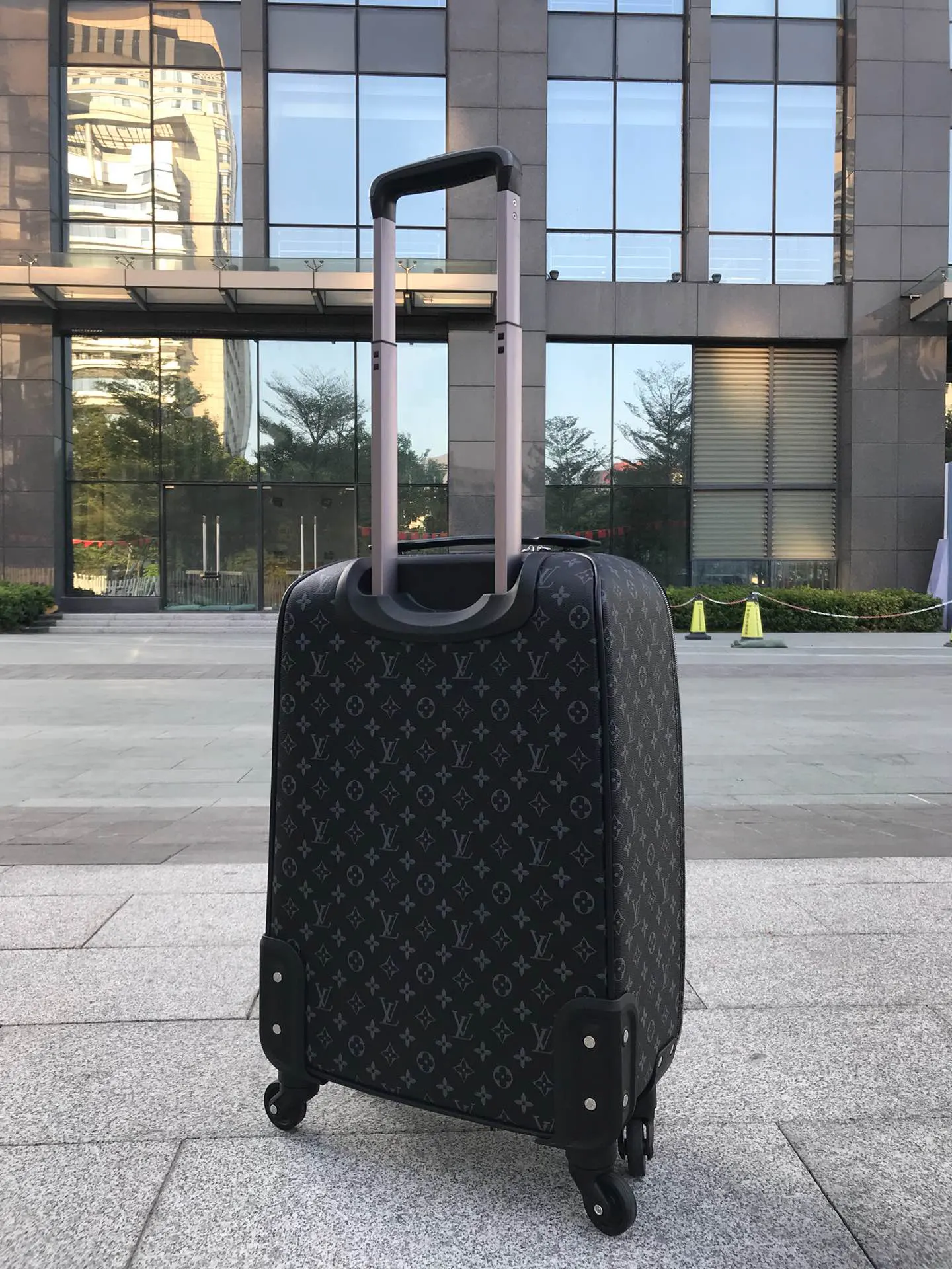 LV 帆布 超耐磨损万向轮 灵活出行 加厚全鋁合金 化妝包 便携收納款