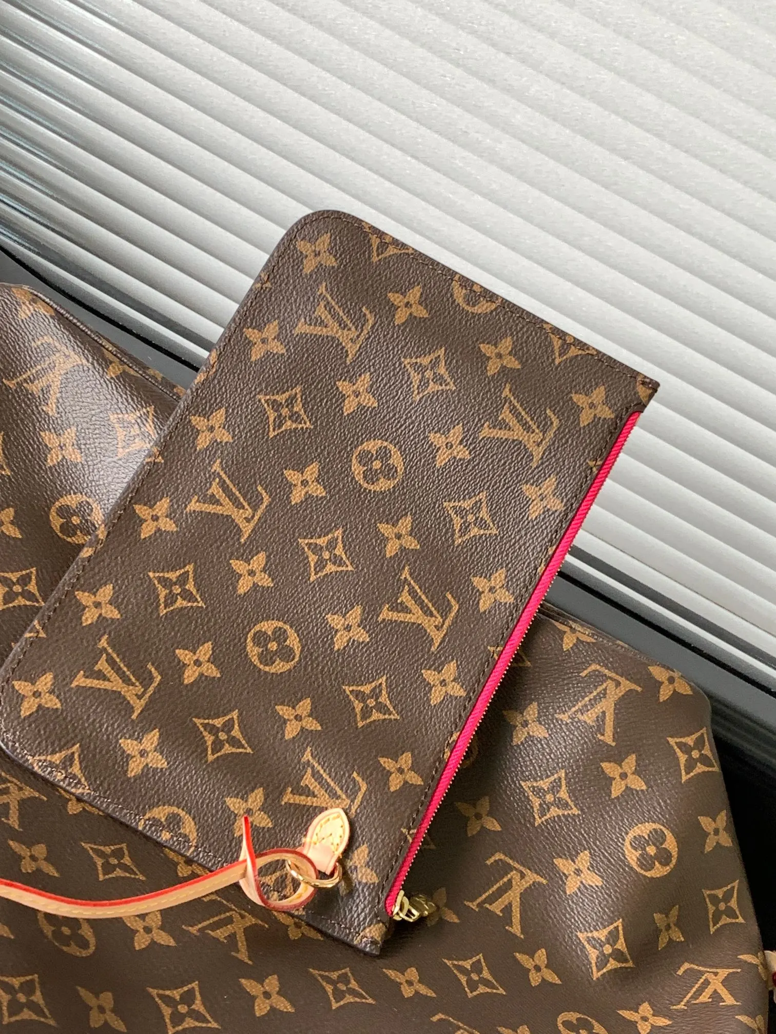 LV Neverfull 老花 金色 牛皮 手拿包 精致手拿款