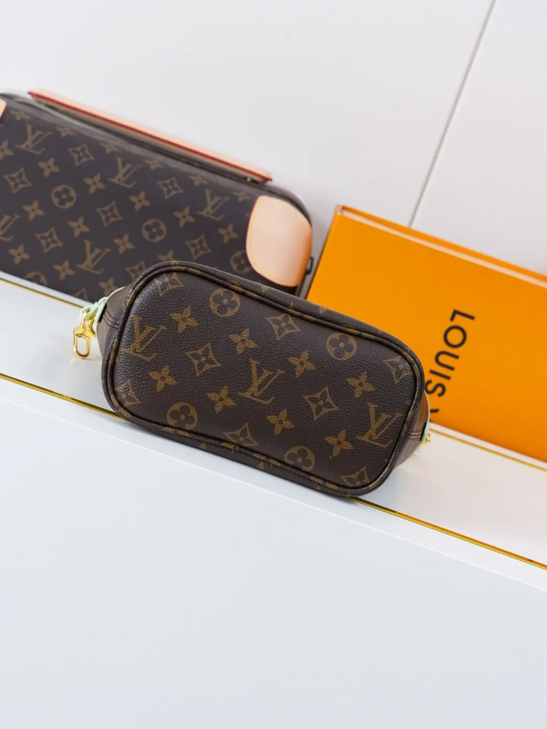 Neverfull 牛皮 收納包 旅行收納款(數字9) Neverfull 牛皮 收納包 旅行收納款(數字9)