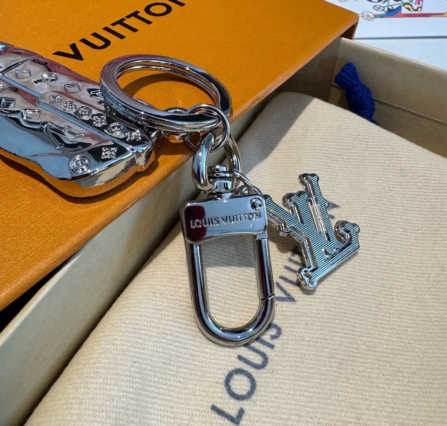 LV 蓝色毛绒玩偶钥匙扣 趣味挂件款｜ORBUYBAG 岚奢包高端时尚精品
