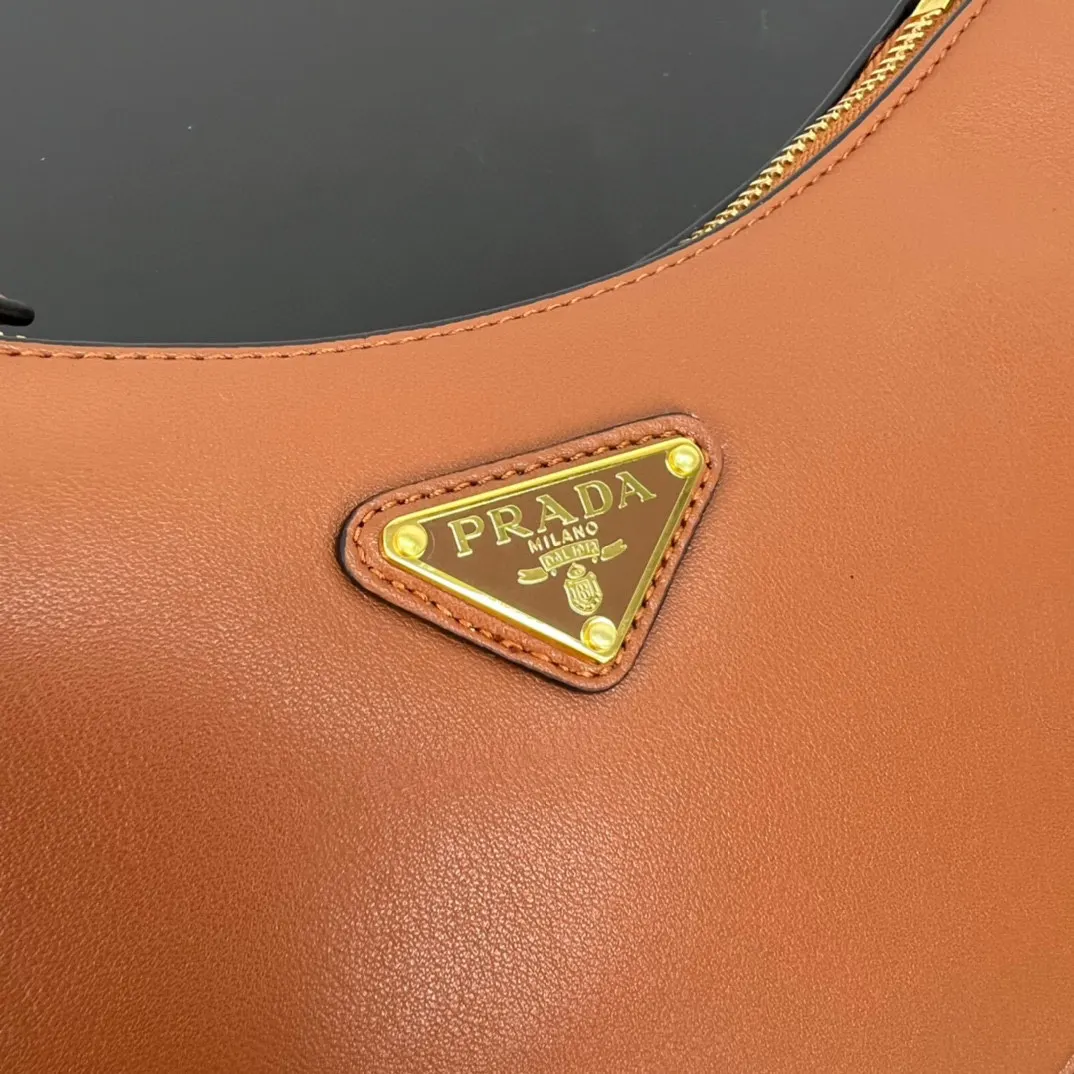 Prada 牛皮 羊皮 斜挎包
