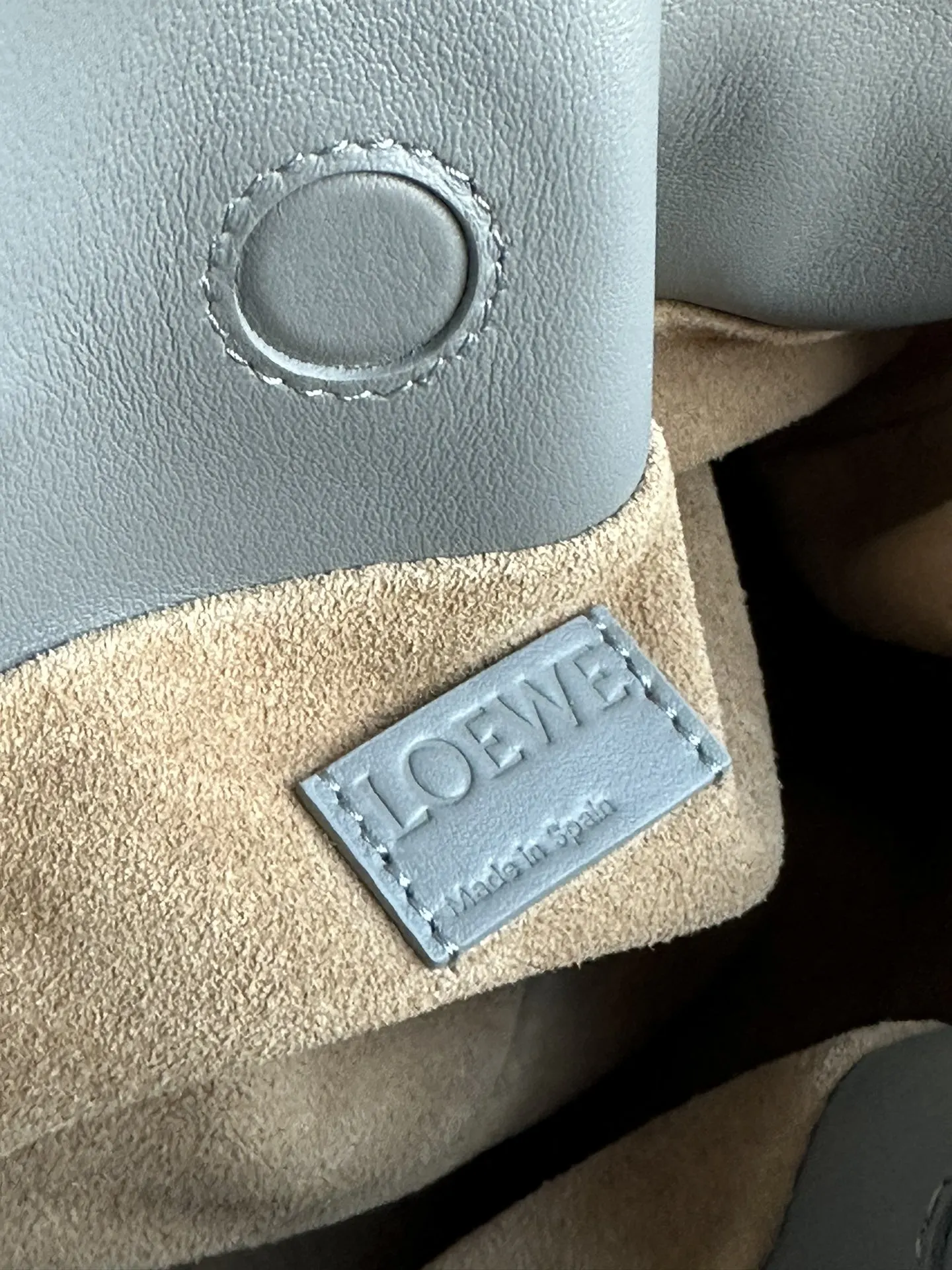 Loewe 灰色 小牛皮 手拿包 精致手拿款