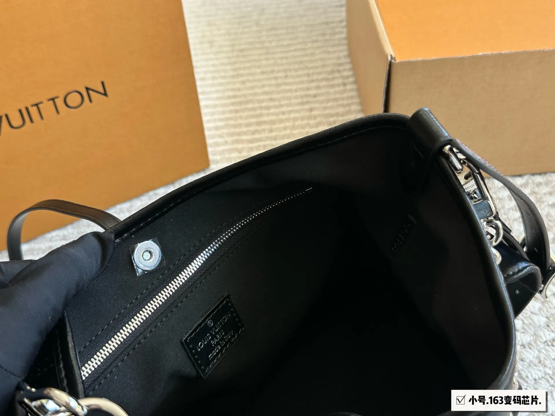 CarryAll 牛皮 CARRYALLDARK 中号 斜背包 輕便斜挎款