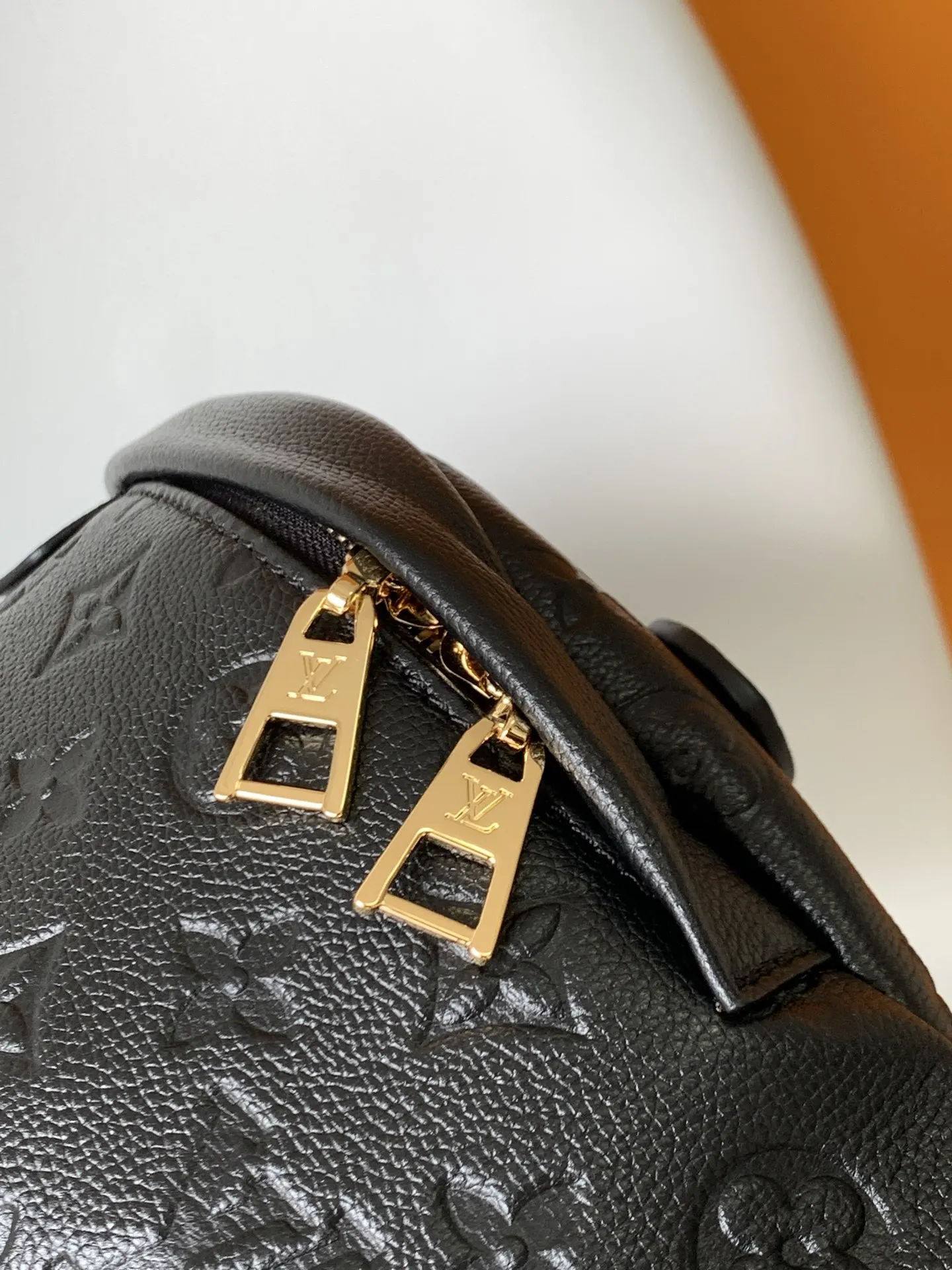 LV 黑色 白色 牛皮 腰包 休閒腰包款