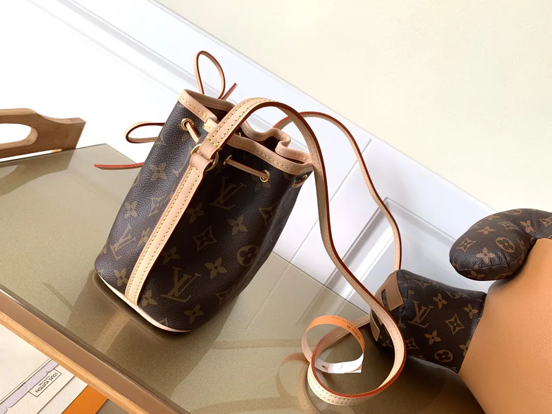Louis Vuitton Bucket Bag Casual