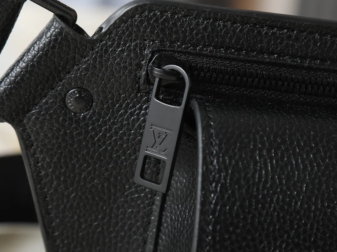 Louis Vuitton Shoulder Bag Leather