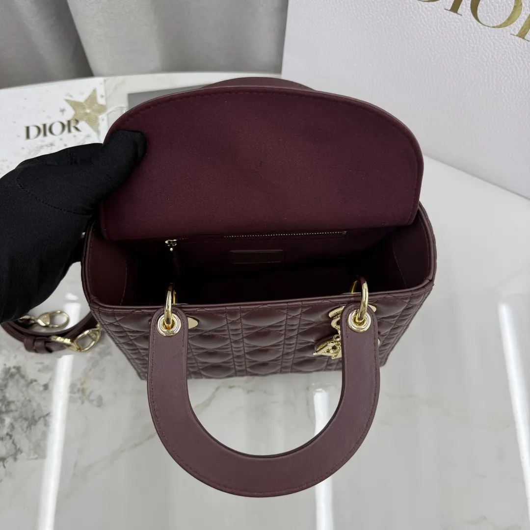Dior Lady Dior Lady 红色羊皮卡夹 精致配饰