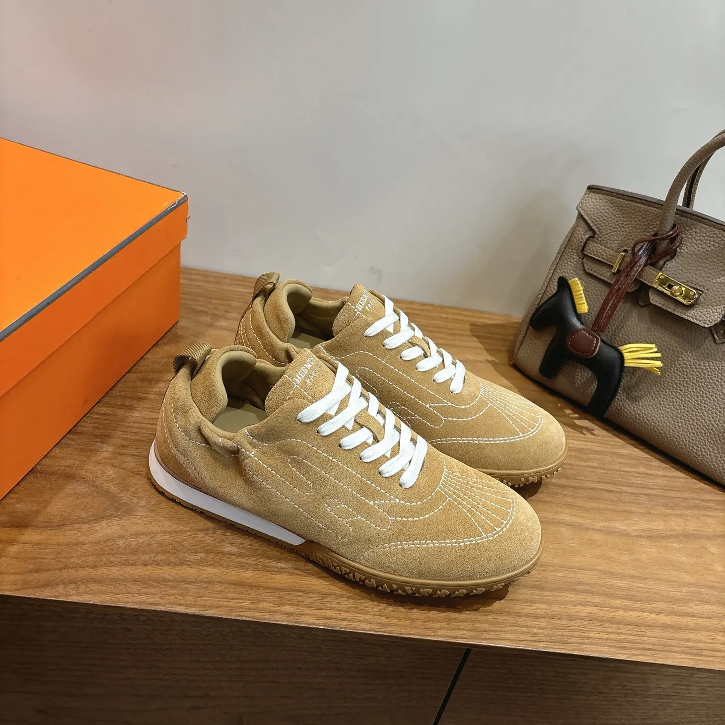 Hermès SS 运动鞋(數字4) Hermès SS 运动鞋(數字4)
