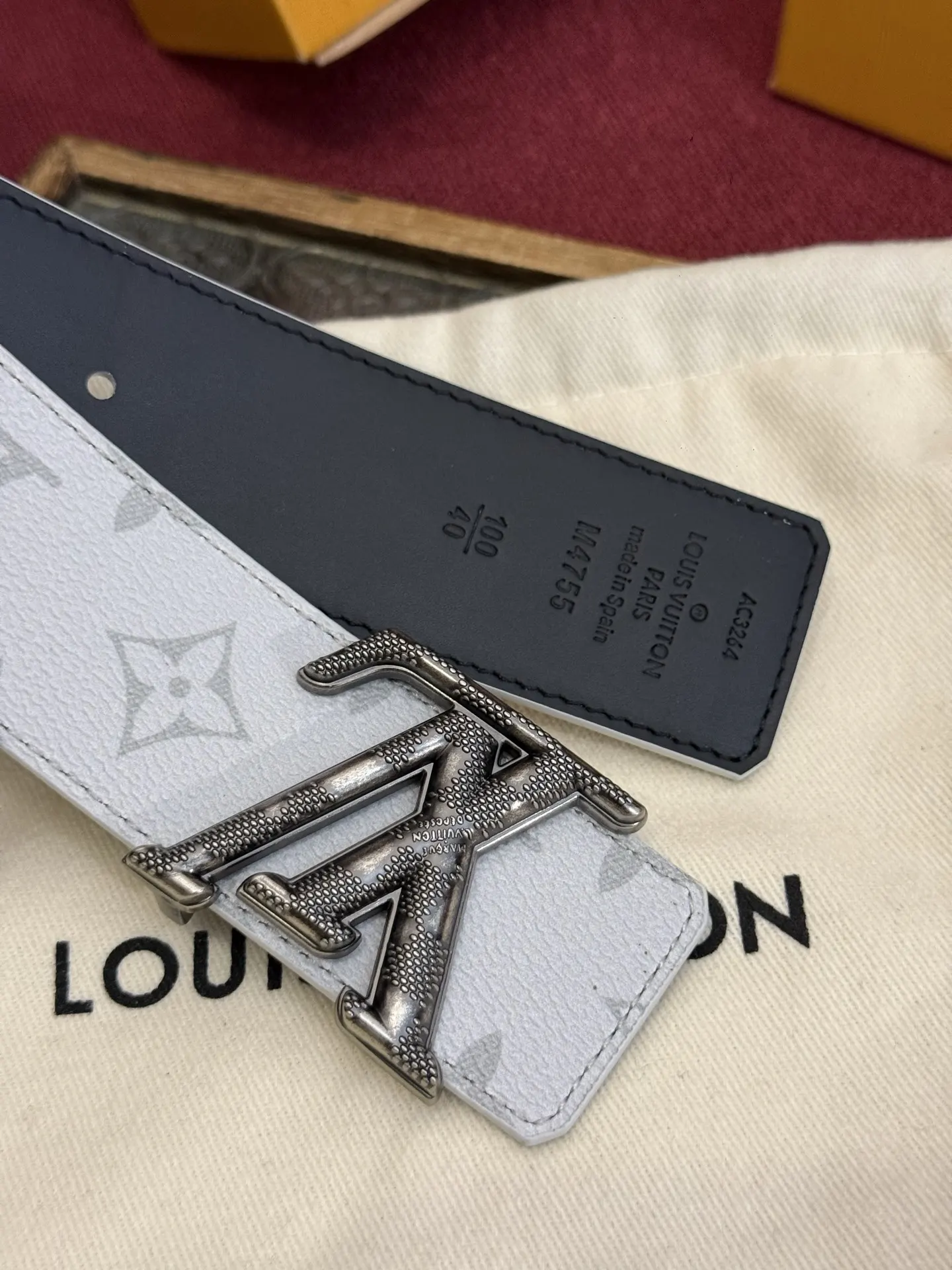 LV 綠色 雙面腰帶 商務休閒款(數字3) LV 綠色 雙面腰帶 商務休閒款(數字3)