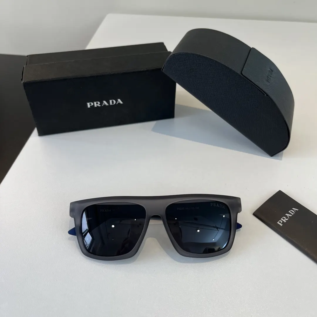 PRADA 太阳眼镜 时尚遮阳款