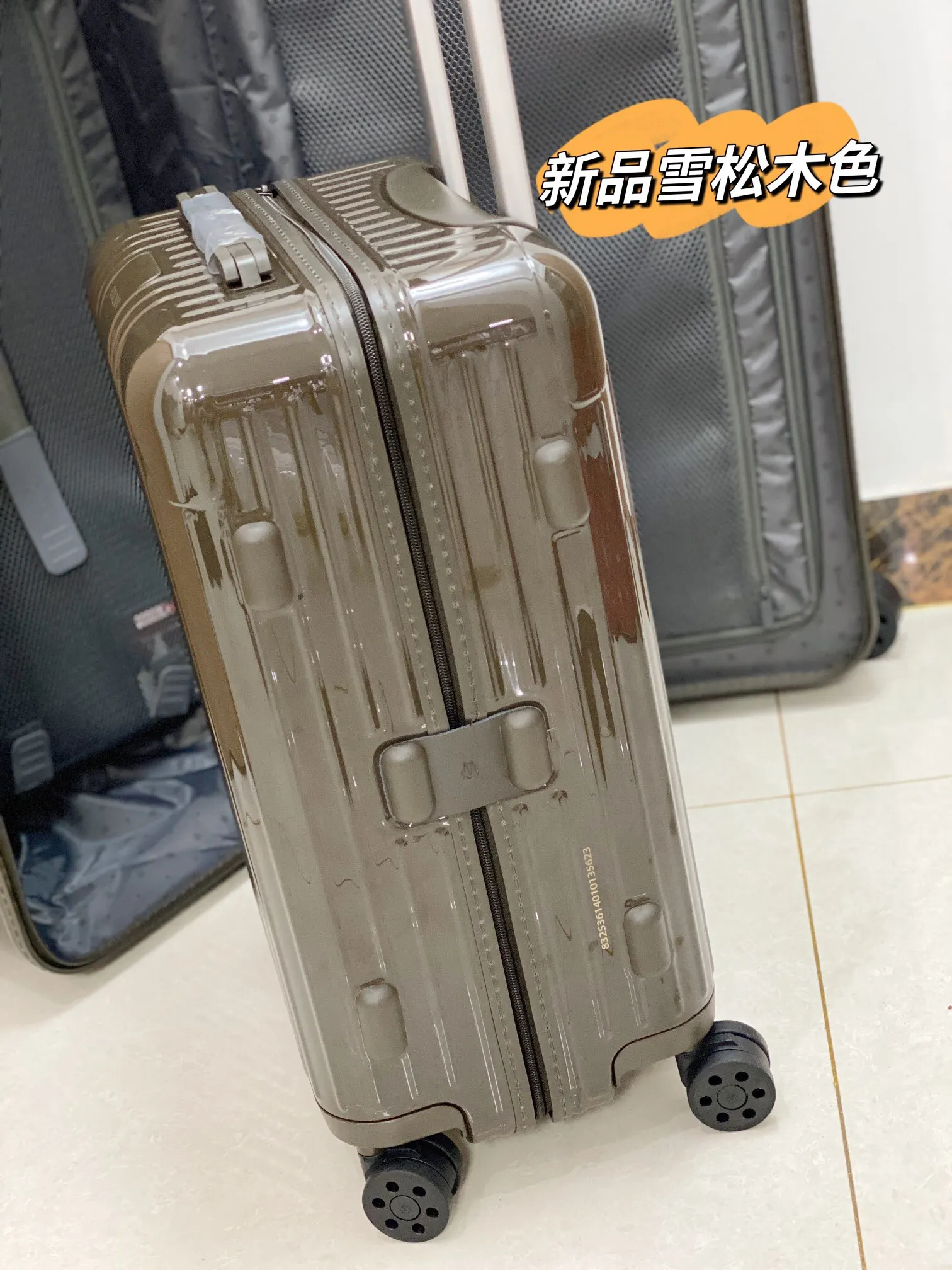 黑色 白色 rimowa日默瓦雪松木色行李箱 登机箱 旅行箱 托 旅行拉杆款 輕便出行款