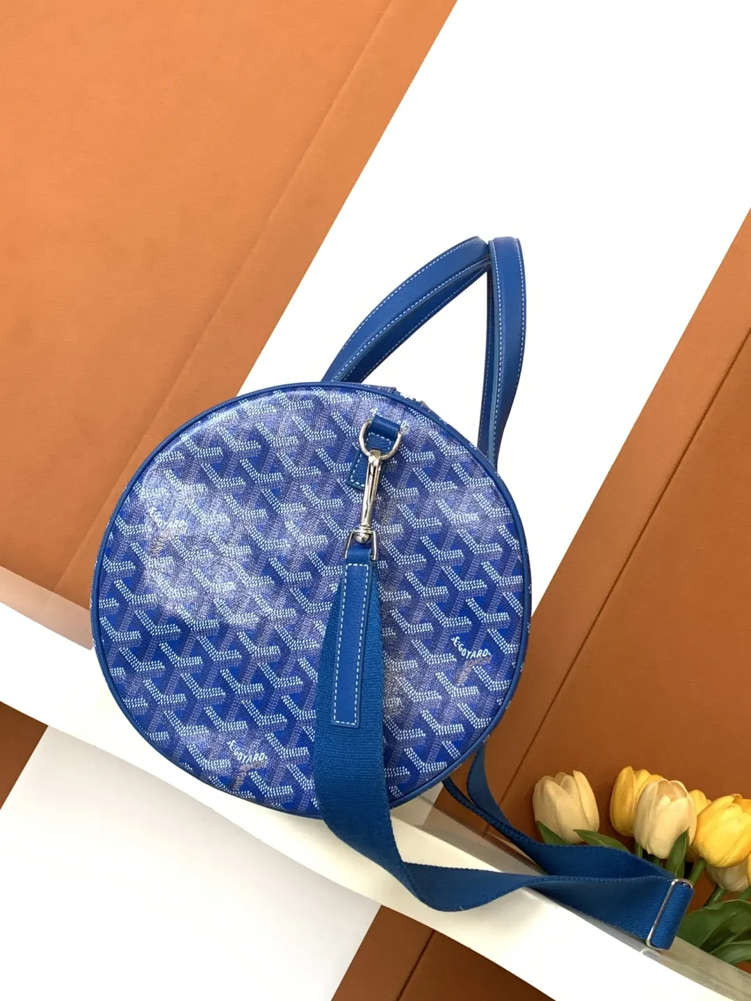 Goyard 侧边设有扣环 可以自行搭 中号背带进行肩背 旅行袋 大容量旅行款