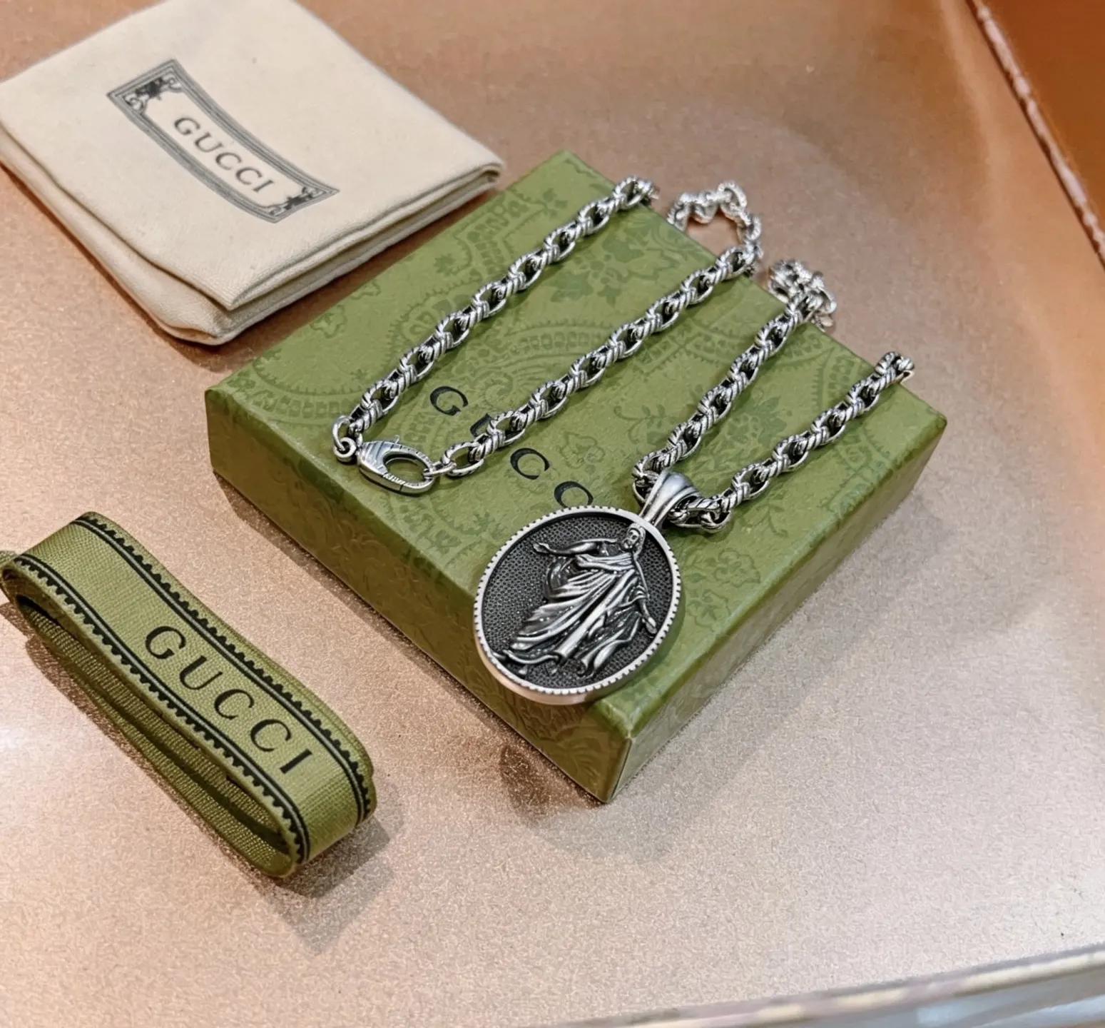 Gucci 链条包 单肩斜挎