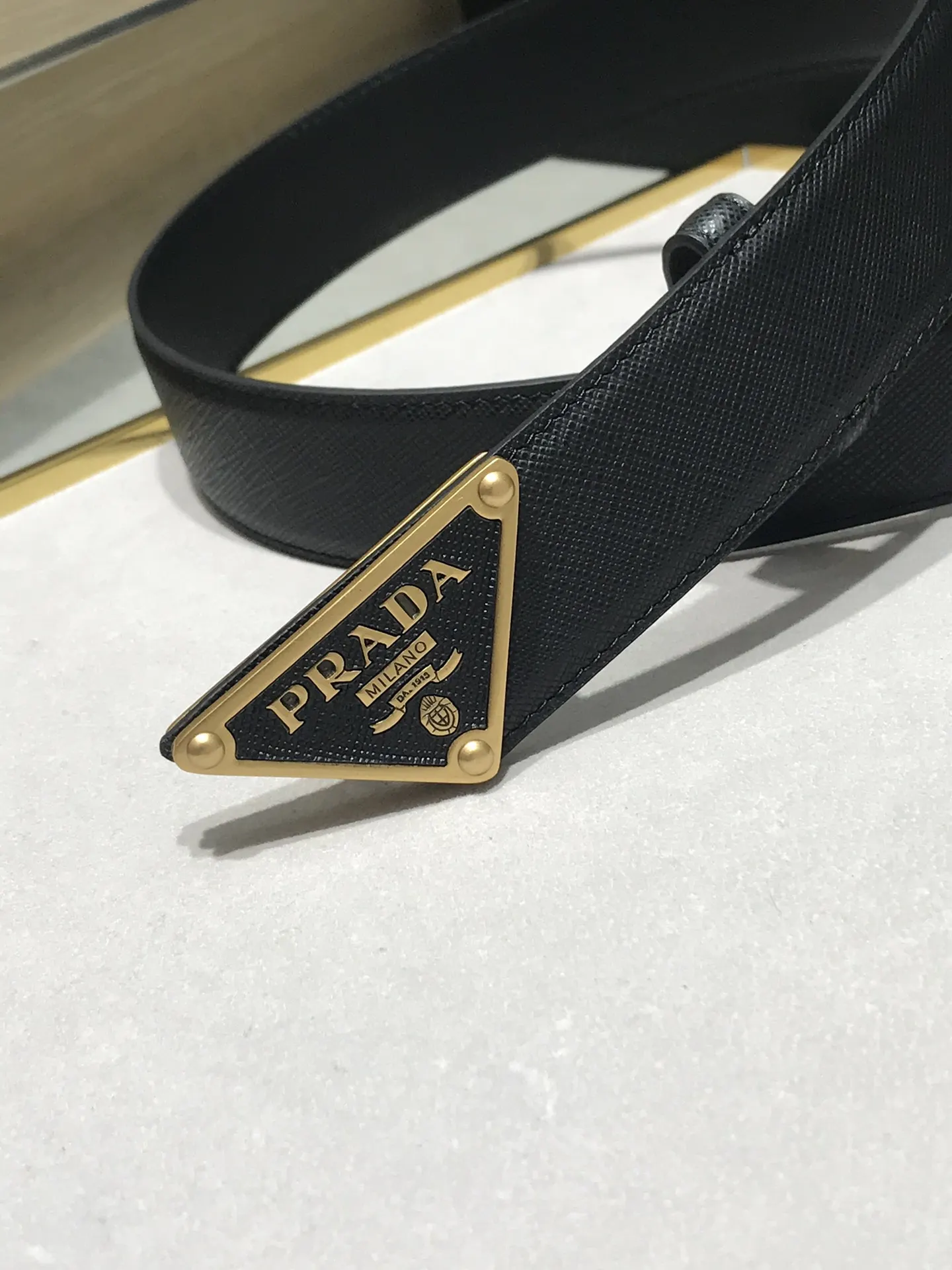 PRADA 牛皮 三角标 腰带 通勤搭配款