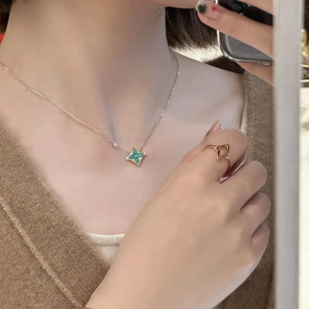 Van Cleef 玫瑰金 老花 贝母 四叶草 项链 精致锁骨链款