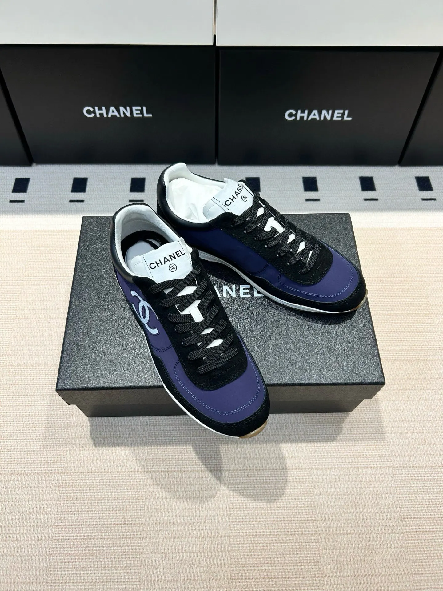 Chanel 黑白拼色双C运动鞋 低帮休闲