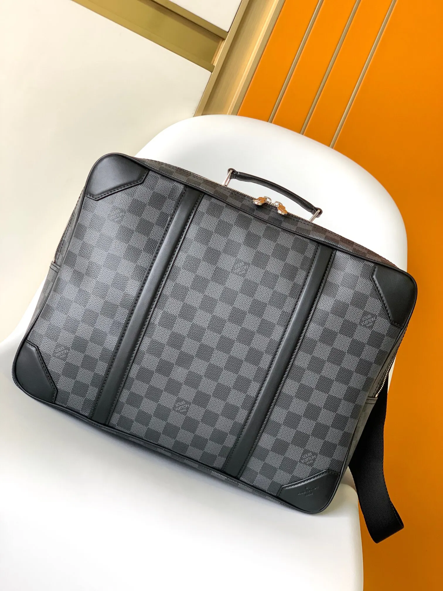 帆布 由坚韧 Damier Graphite 帆布制成 雙肩包 实用雙肩款