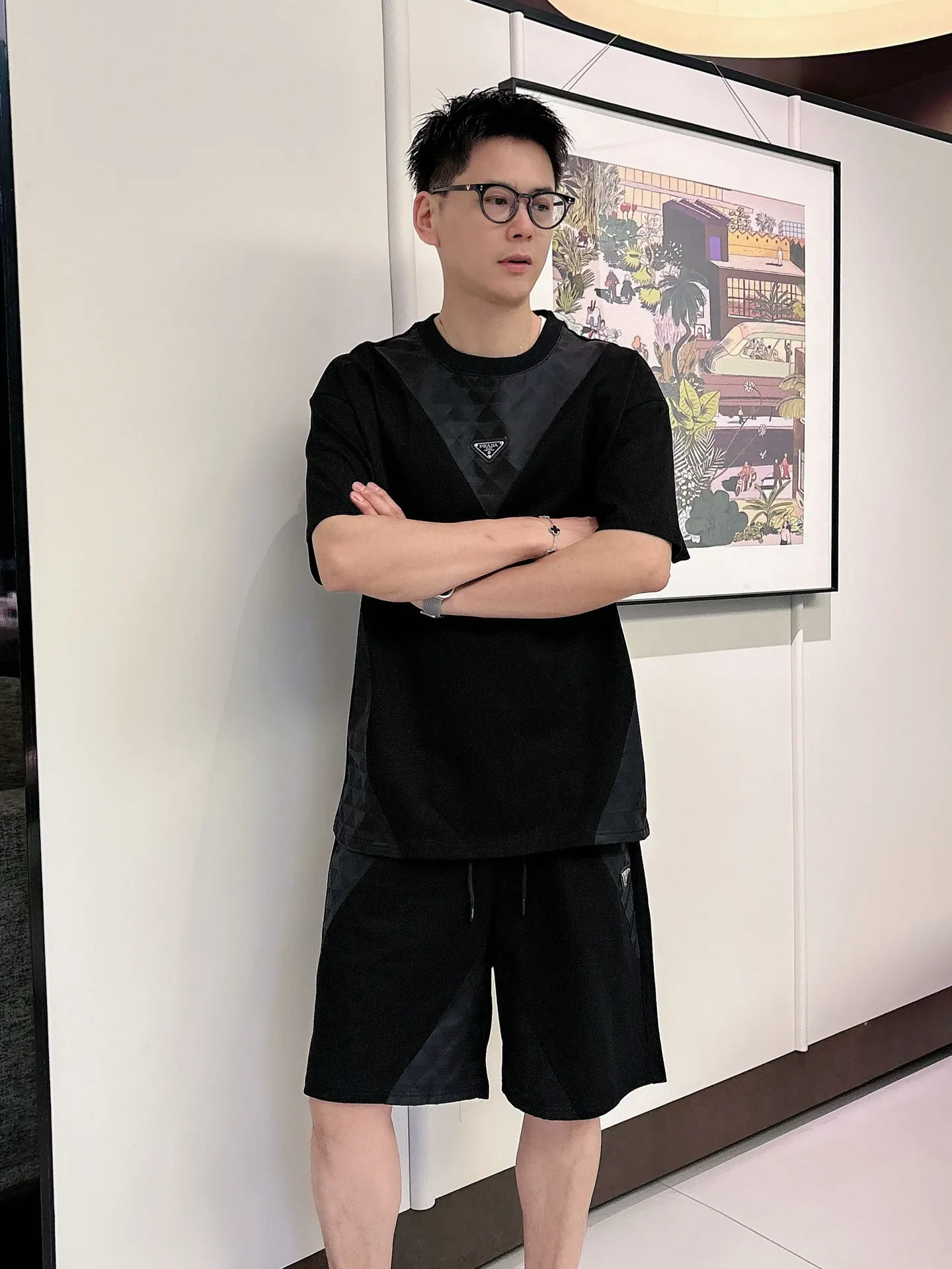 Prada 三角标拼接宽松短袖T恤 黑色层次款