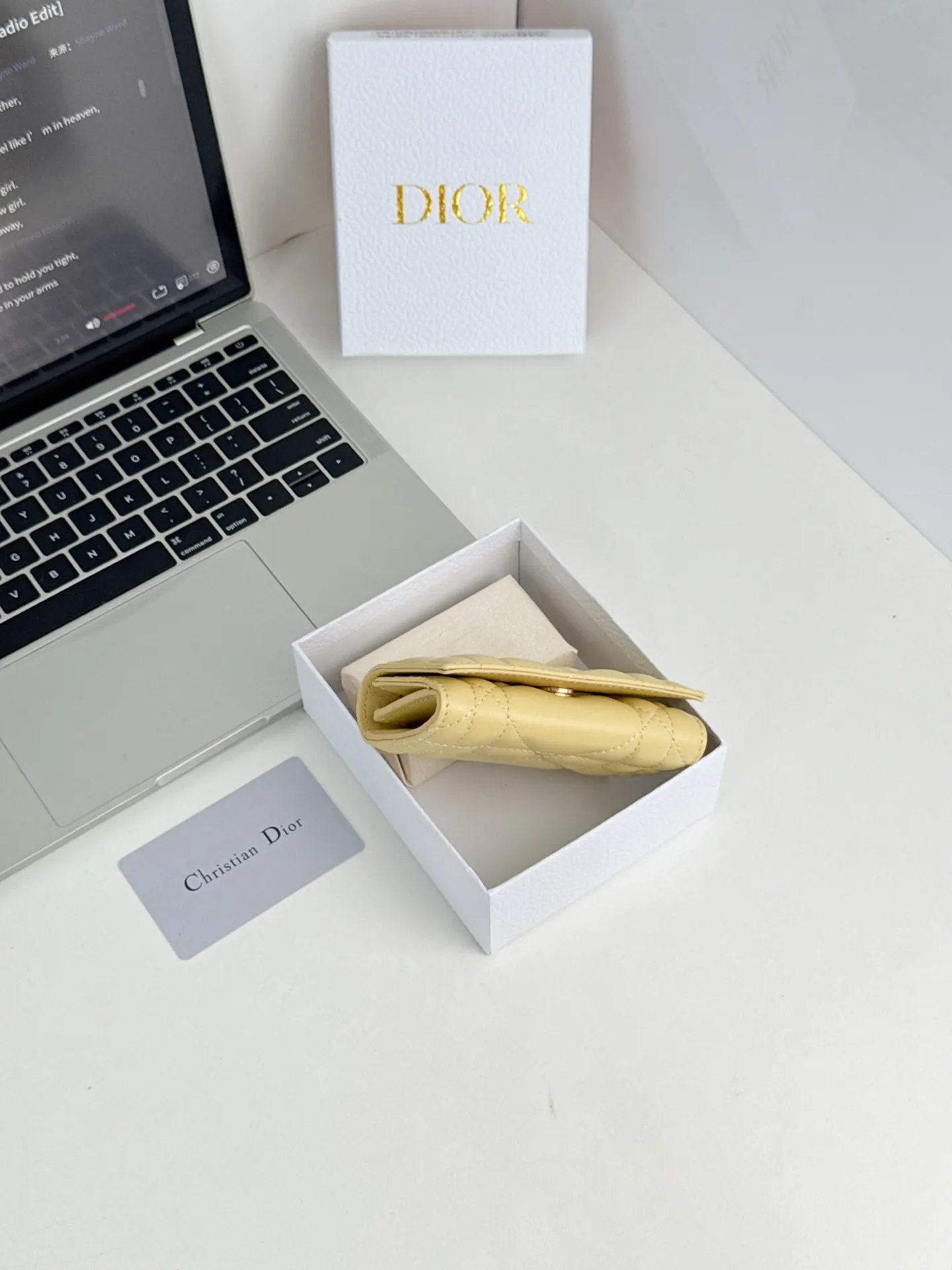 Dior 黄色牛皮卡包 精致短款钱包