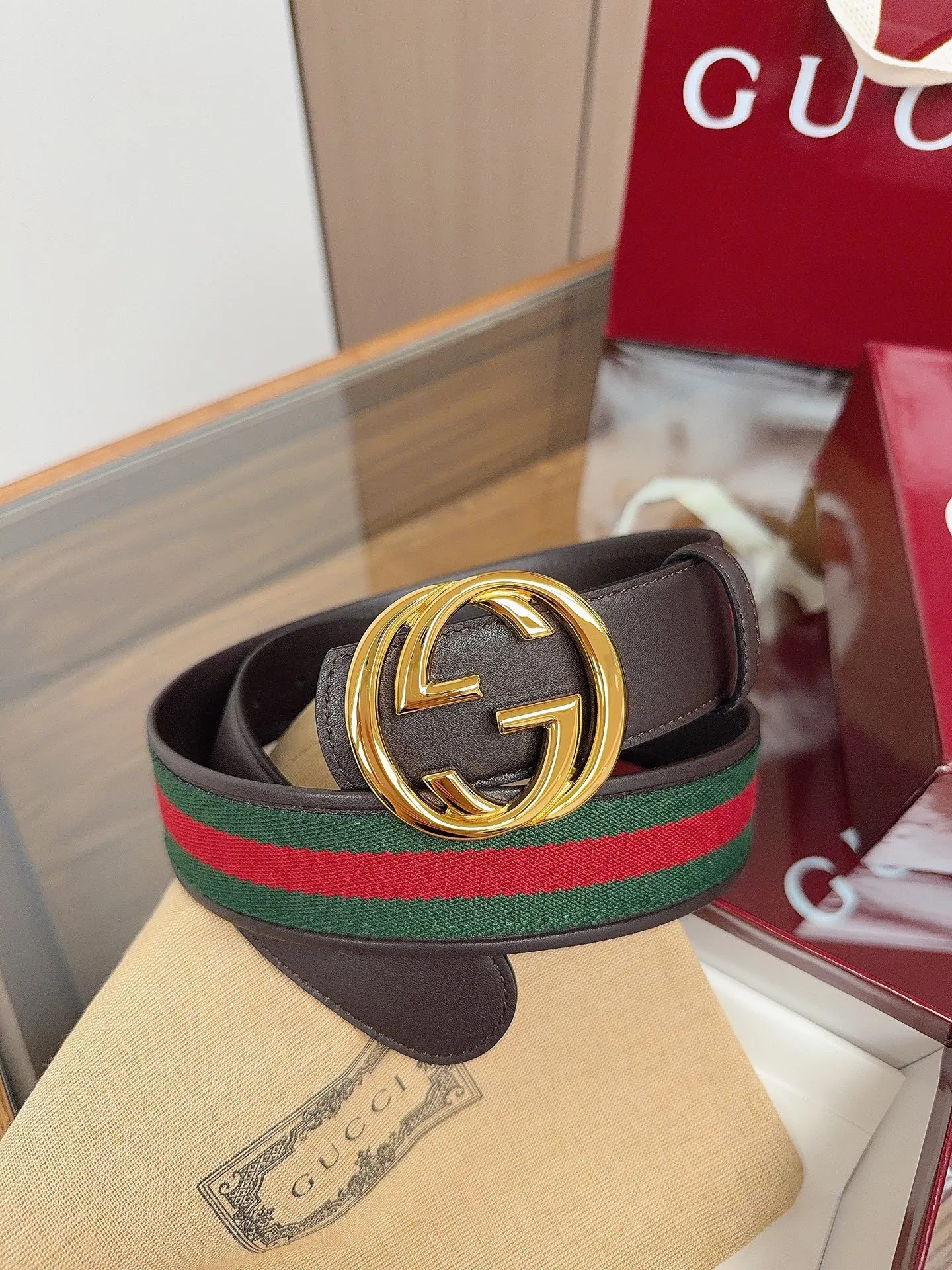 Gucci 双G扣牛皮腰带