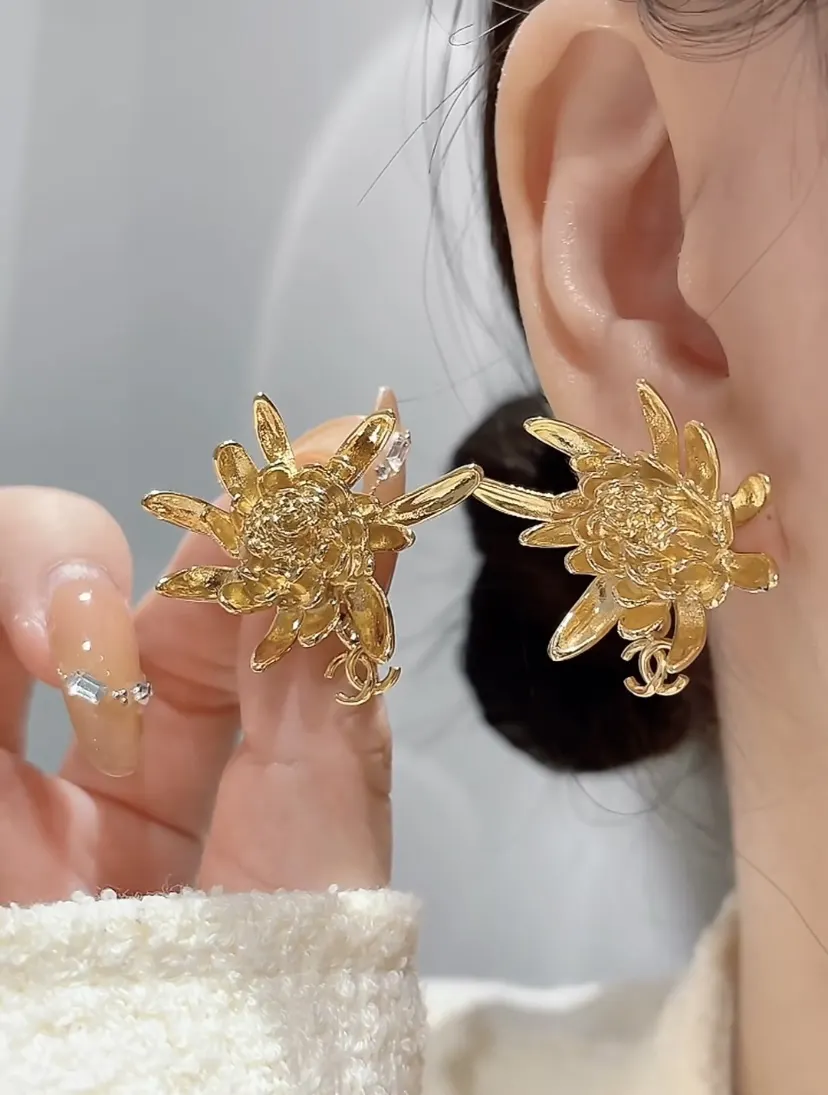 CHANEL 金色 山茶花 项链 精致锁骨链款