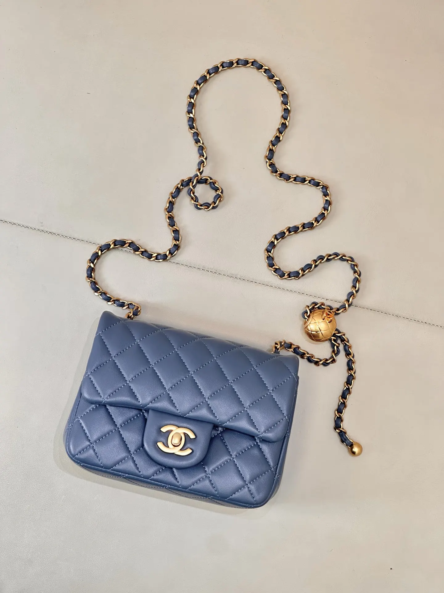 CHANEL 蓝色牛皮迷你链条包 单肩斜挎款