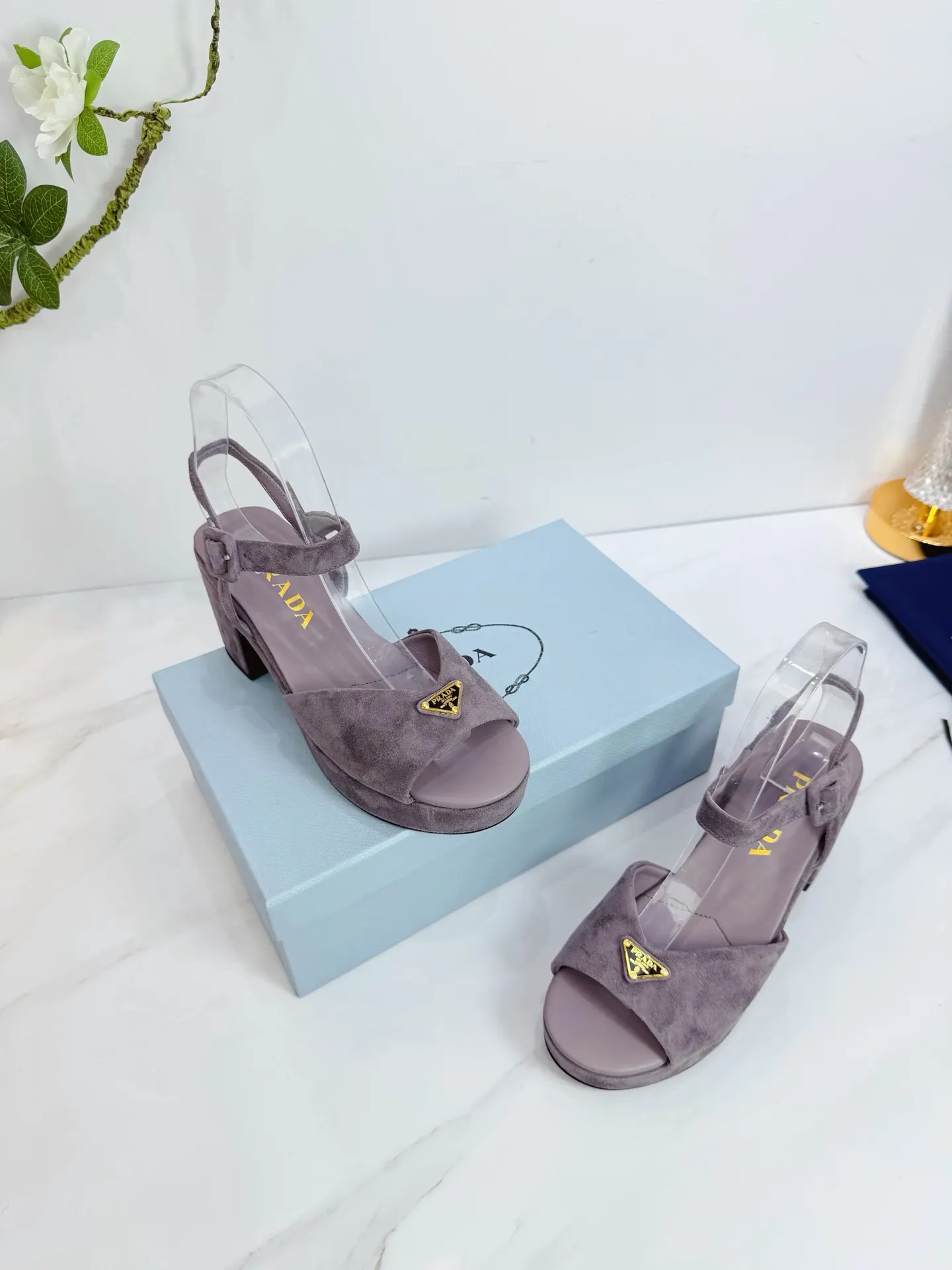 Prada 羊皮 休闲鞋 舒适