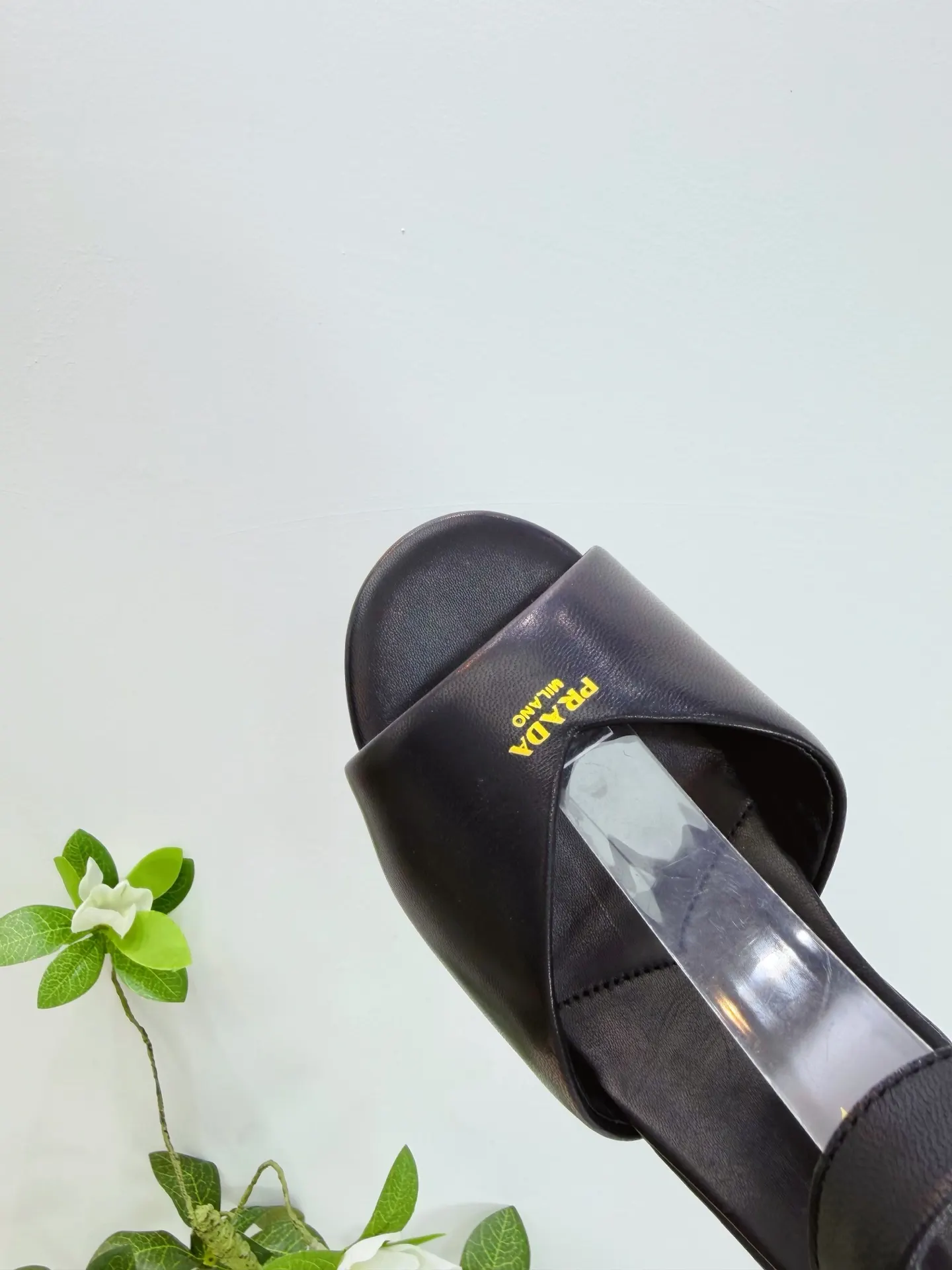 Prada 羊皮 休闲鞋 舒适