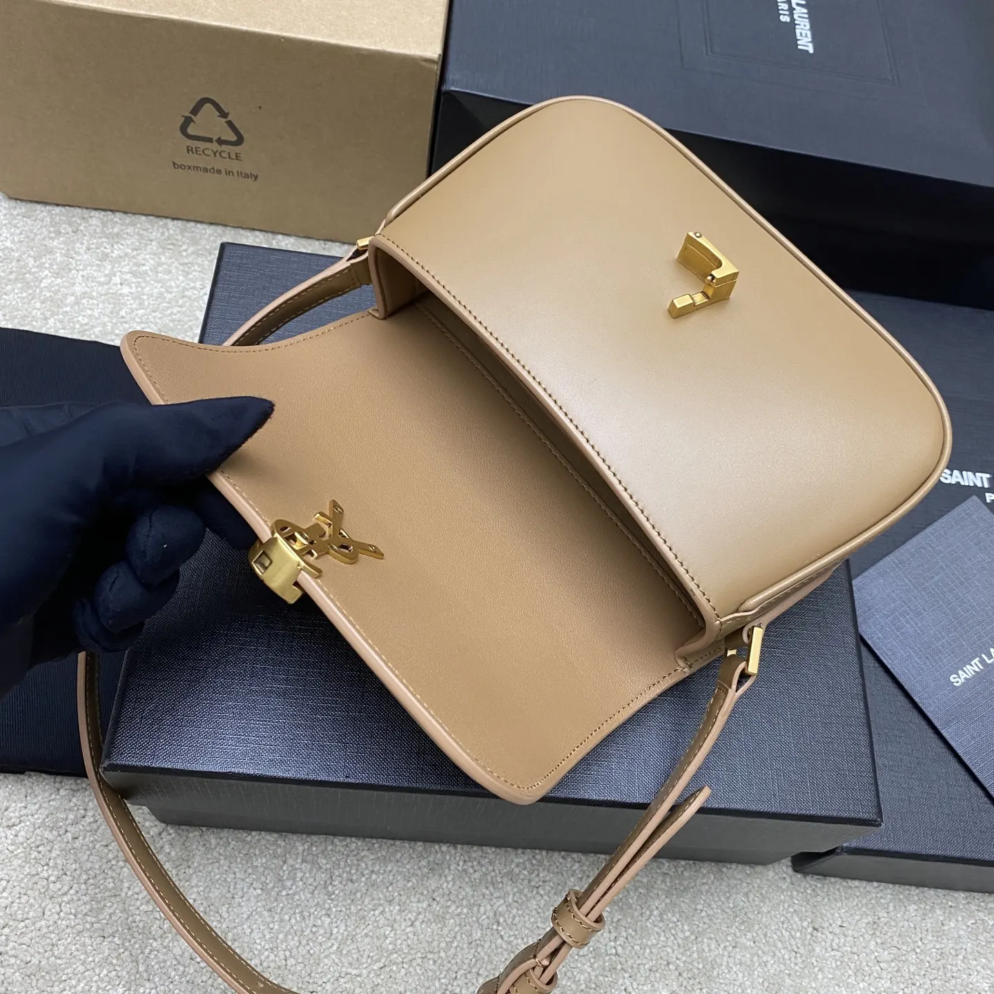YSL 黑色 牛皮 奶茶牙签纹 古金 好迷人的飒爽質感 女士SOL 腋下包 復古腋下背款