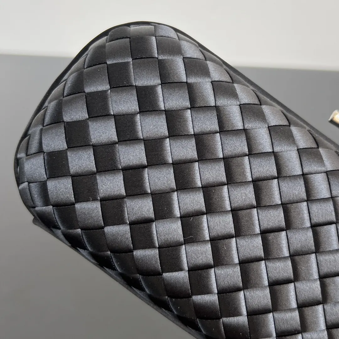 Bottega Veneta 化妆包 便携收纳款
